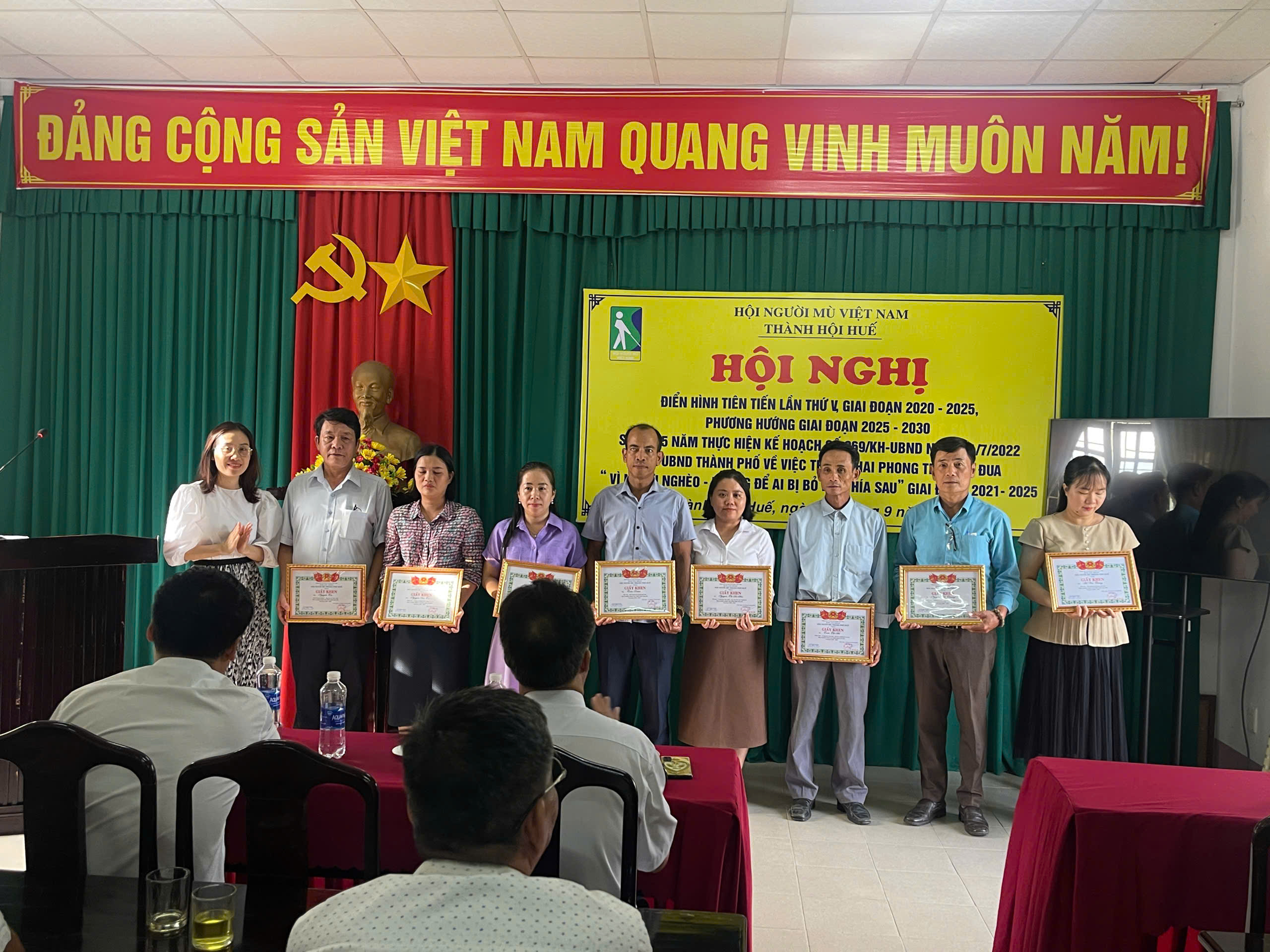 Hình ảnh: Thành hội Huế tổ chức hội nghị điển hình tiên tiến lần thứ V và sơ kết 5 năm thực hiện phong trào thi đua “Vì người nghèo- không để ai bị bỏ lại phía sau” 
